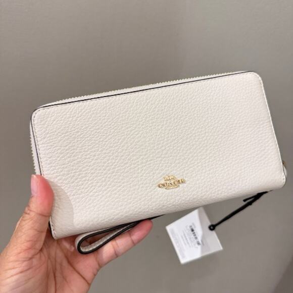 Last 2 ‼️Coach X Peanuts Long Zip Around Wallet CBN35 - Picture 2 of 4